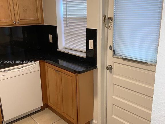 3rd image of 2525 Polk St APT 3