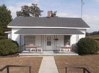 4 Sparks Ave, Ware Shoals, SC 29692