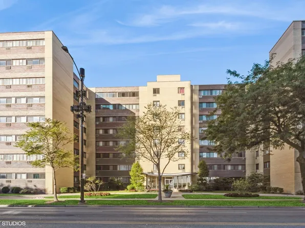 6300 N Sheridan Rd APT 212, Chicago, IL 60660