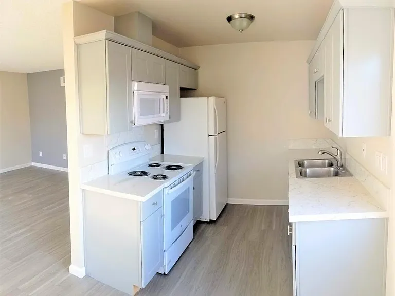 4525 Hamilton St #18 — Photo 10