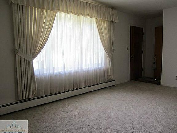 3rd image of 9217 Circle Dr
