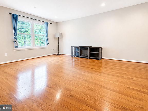 4th image of 6556 Ridgeborne Dr