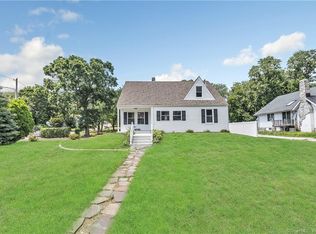 1349 Huntington Tpke, Trumbull, CT 06611