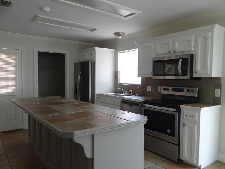 12204 Dove Hollow Dr — Photo 3