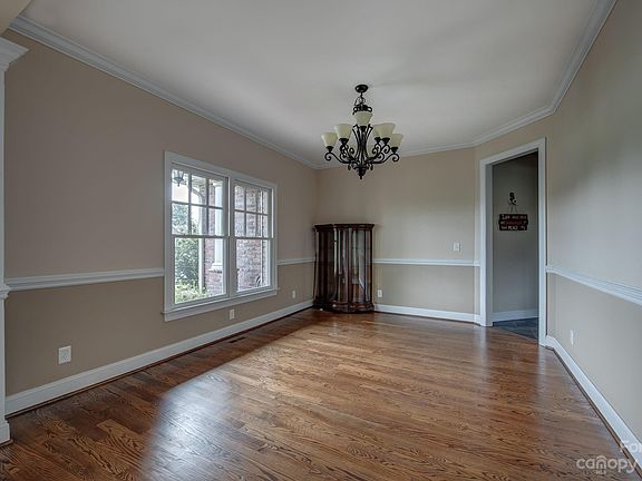 3rd image of 721 Cedar Hill Dr