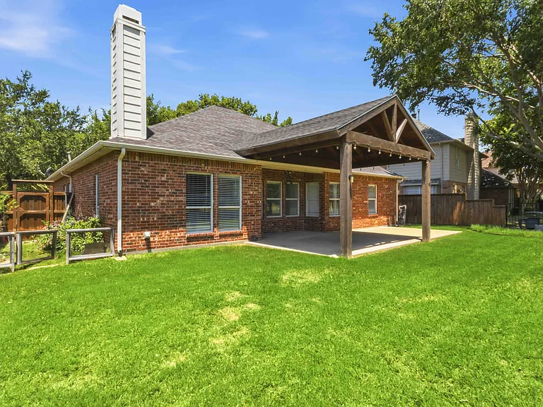 5918 Lafayette Dr — Photo 22