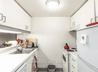 711 Bay St #1720, Toronto, ON M5G2J8