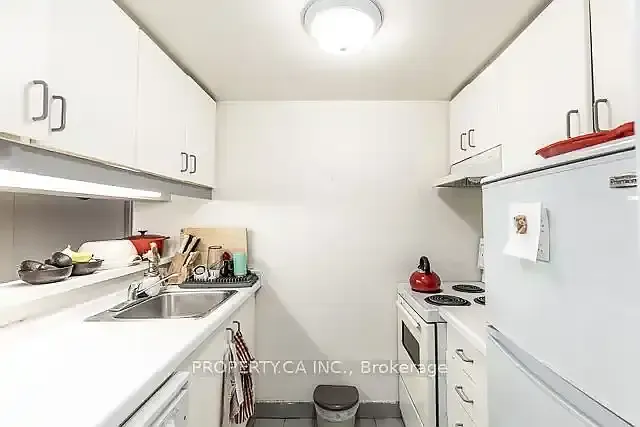 711 Bay St #1720 photo 1