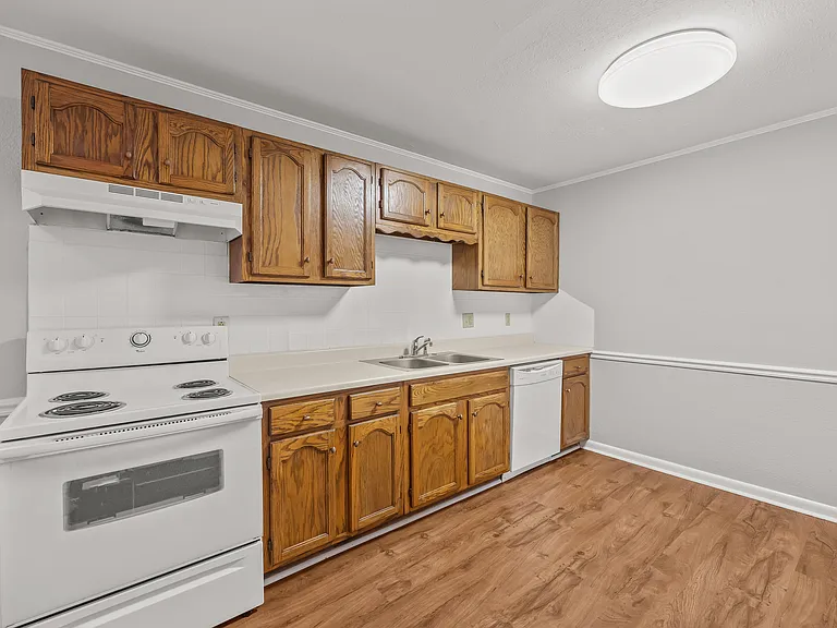 1791 Lee Ave — Photo 7