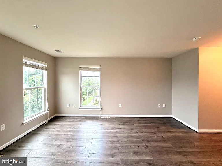 43487 Town Gate Sq — Photo 40