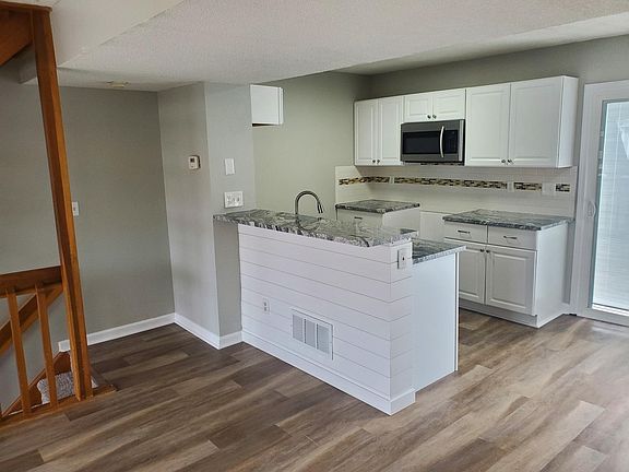 3rd image of 4934 Stoneybrook Blvd