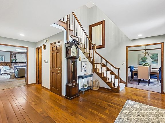 4th image of 261 Heathwood Ln