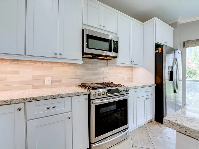 34 Waugh Dr #D — Photo 18