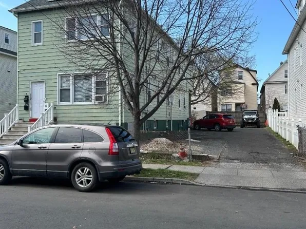 552 Court St, Elizabeth City, NJ 07206