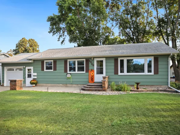1206 12th Ave NE, Aberdeen, SD 57401