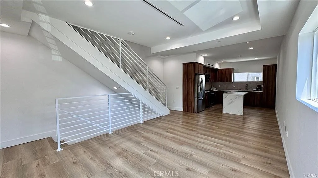 4 bed, 4.5 bath, 1600 sqft, $4,550 — Photo 2