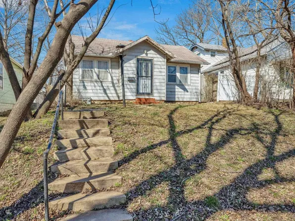 135 NW Quinton Ave, Topeka, KS 66606