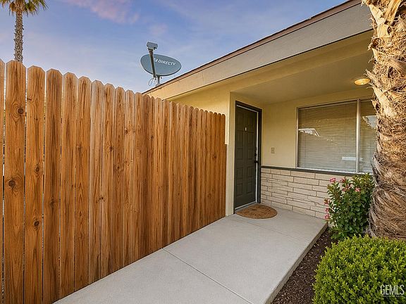 3rd image of 4000 Christmas Tree Ln