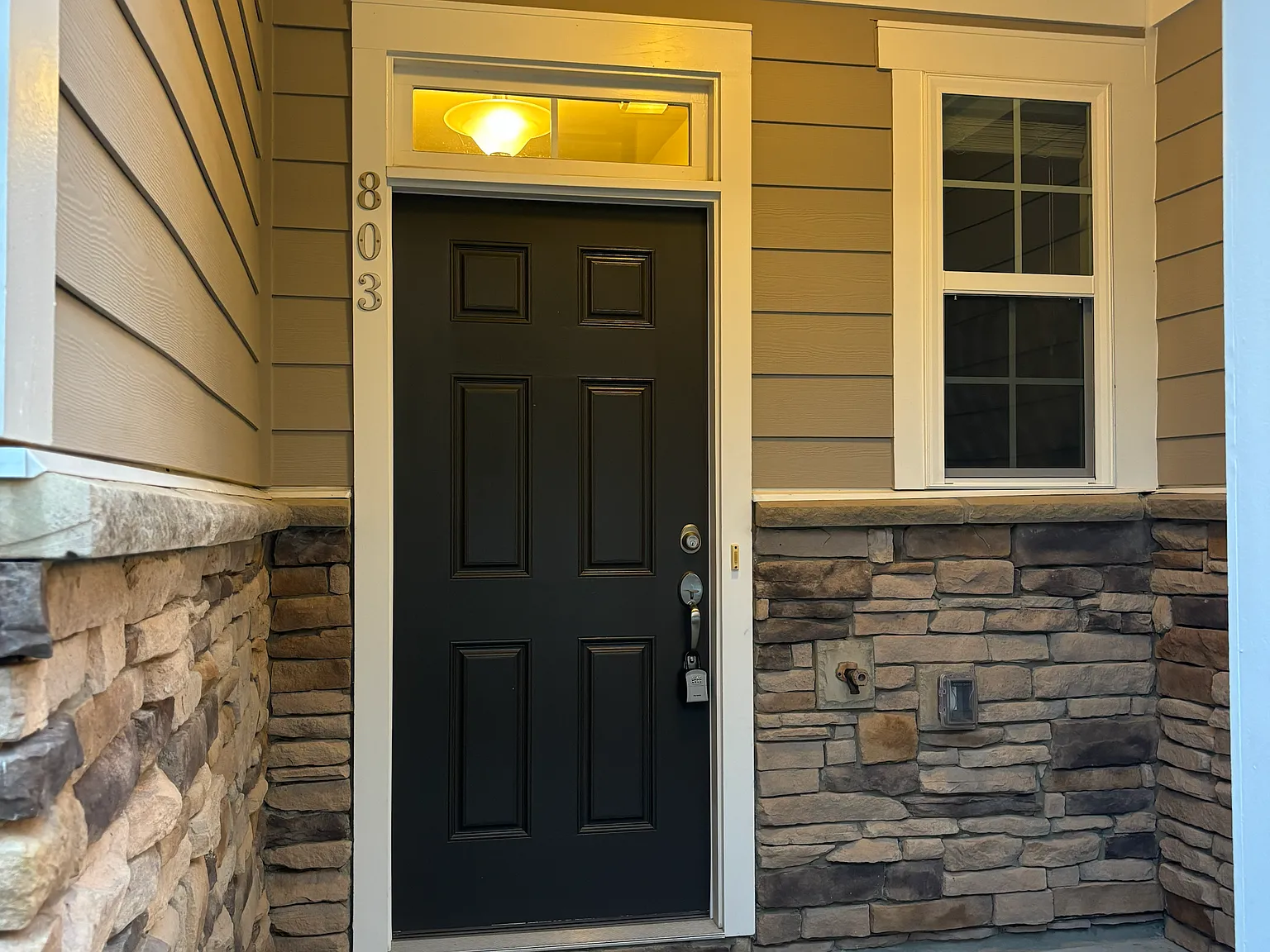 3 bed, 2.5 bath, 1757 sqft, $2,275 — Photo 2