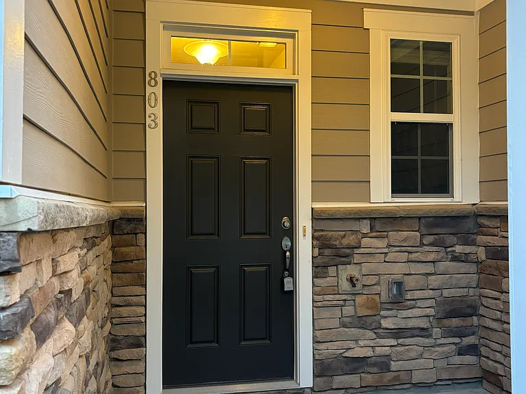 803 New Derby Ln — Photo 2