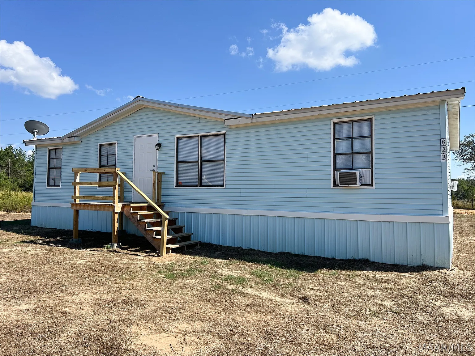 3 bed, 2.0 bath, 1125 sqft, $1,200 — Photo 1