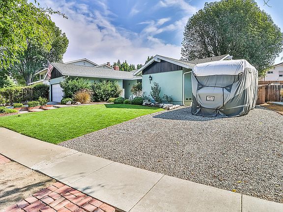 3rd image of 2746 N Velarde Dr