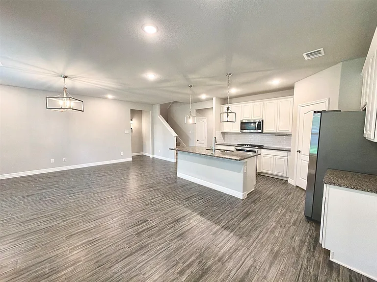 415 Northern Pike Dr — Photo 6