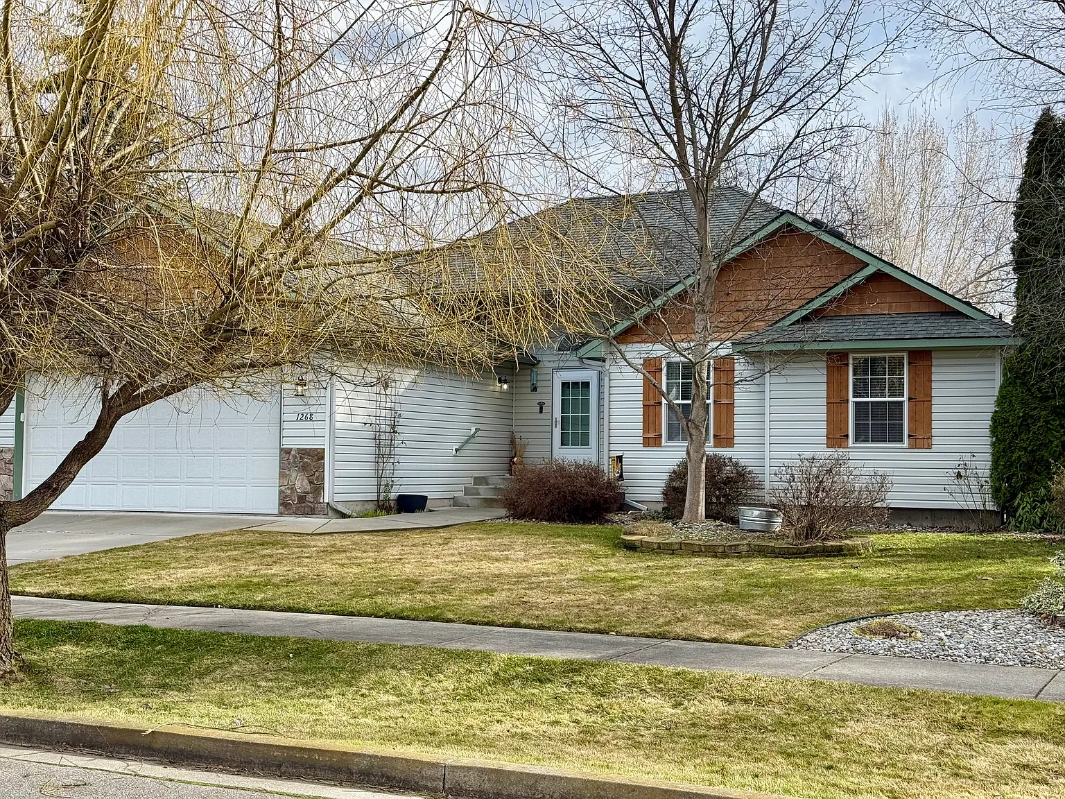 5 bed, 2980 sqft, $3,500 — Photo 1
