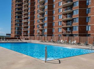 802 Harmon Cove Tower, Secaucus, NJ 07094