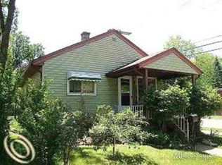 302 E Cambourne St, Ferndale, MI 48220