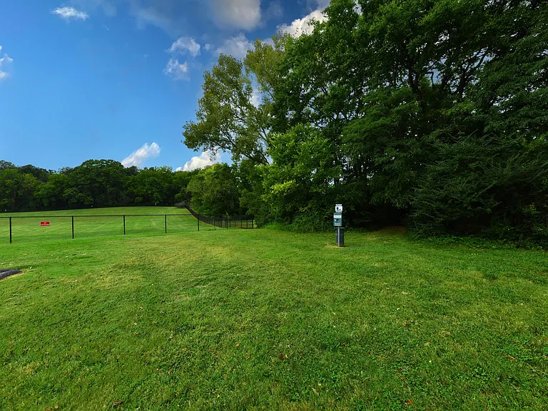 Leash Free Bark Park