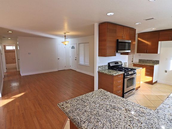 4th image of 4128 Galbrath Dr