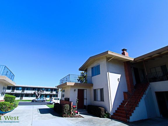 2nd image of 305 Dunster Dr