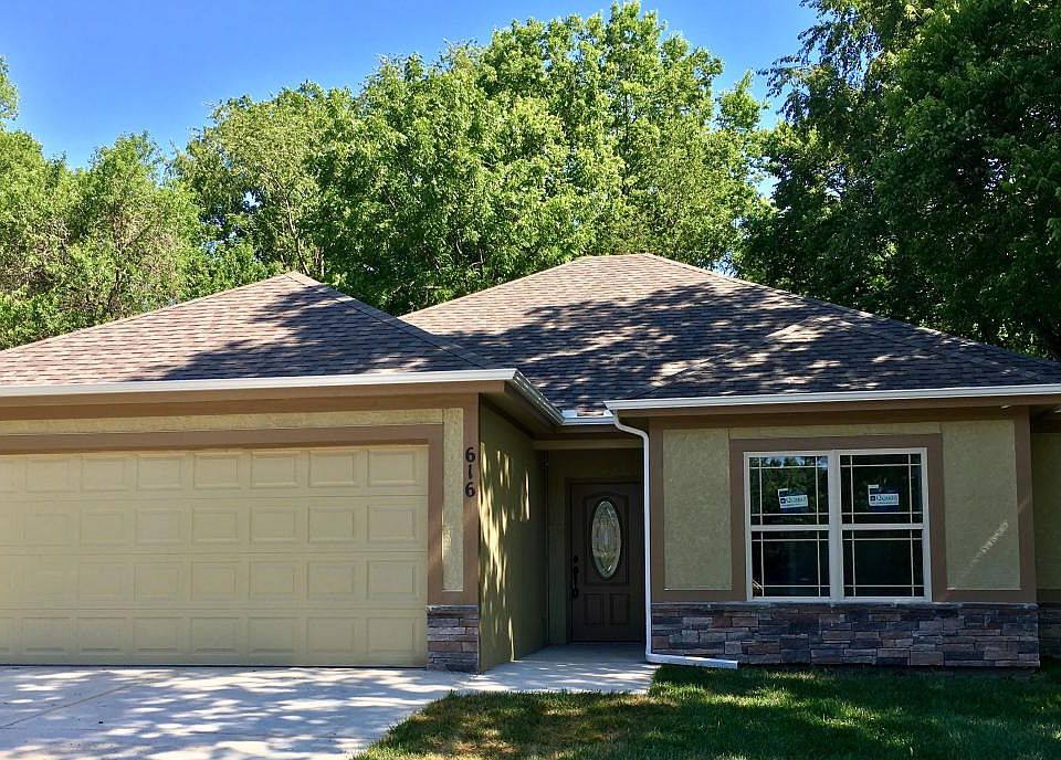 Front of home with stucco and stone