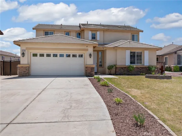 8235 Buchanan Ct, Oak Hills, CA 92344