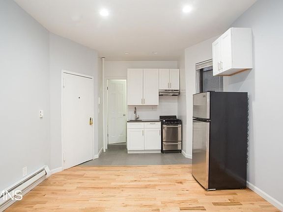5th image of 332 W 49th St APT 4RE
