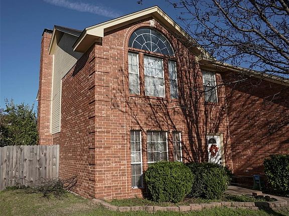 2nd image of 2824 Linden Ln