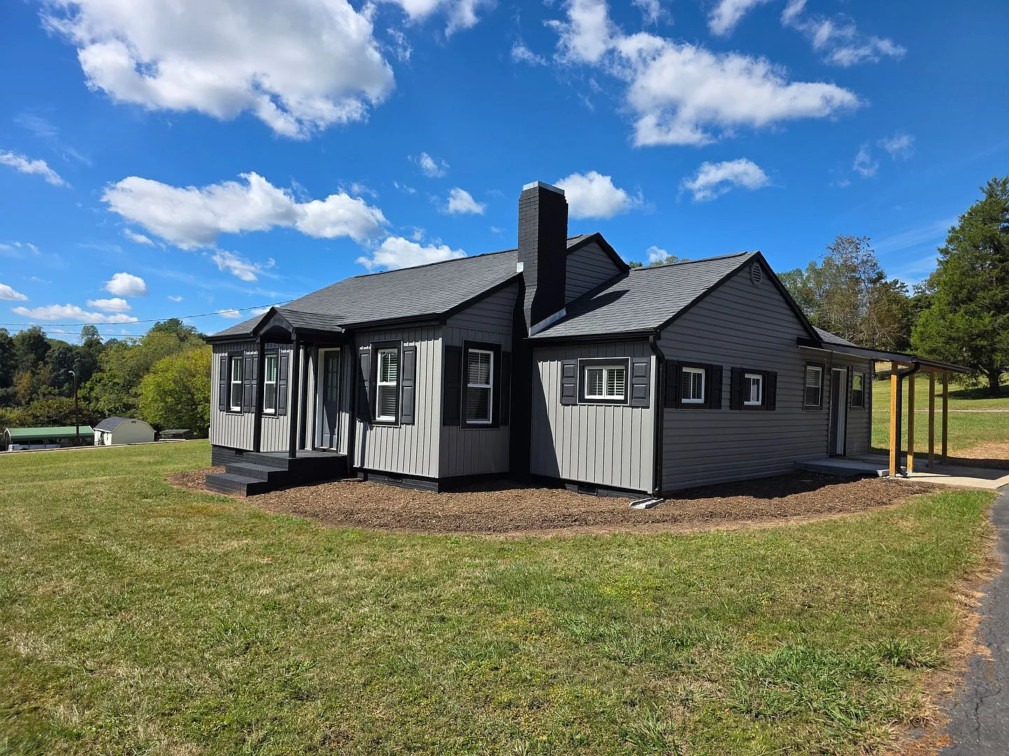 3 Bed 1.5 Bath Home for Rent Freshly Updated Throughout — Photo 2
