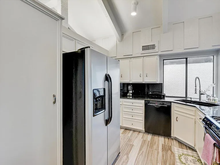 612 W Northgate Dr #612 — Photo 32