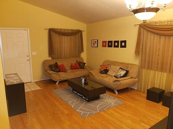 5th image of 825 E Ross Ave