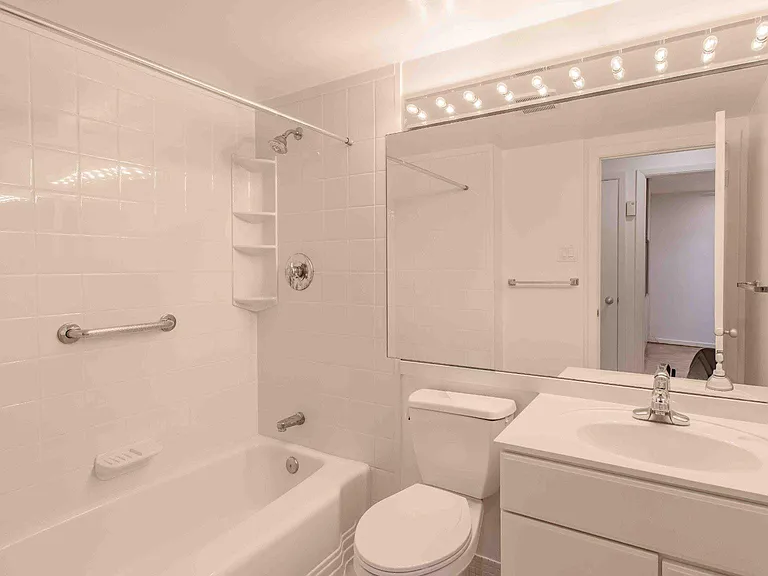 29 Stonehenge Cir #2 — Photo 15