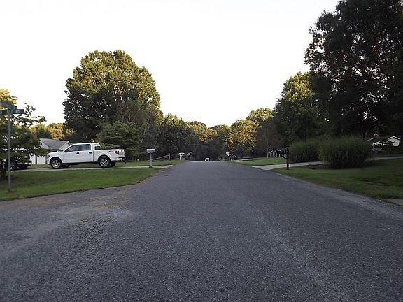 5th image of 325 Southwood Dr