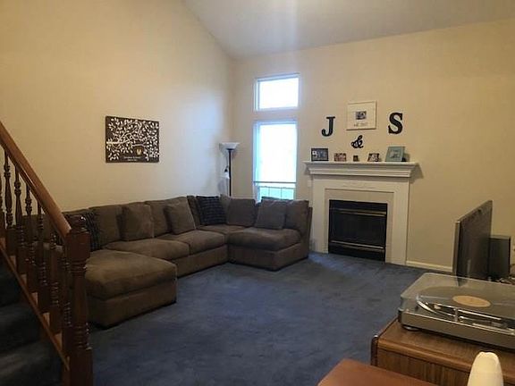 3rd image of 904 Cambridge Ct