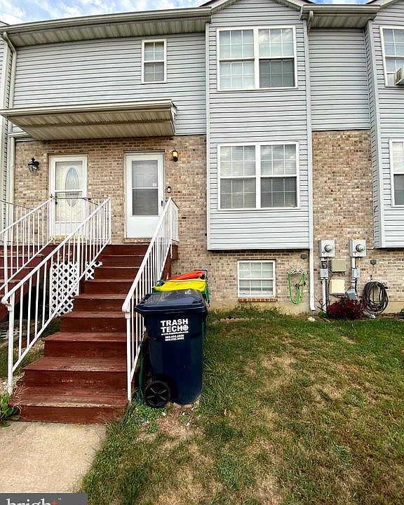 1st image of 318 Vincent Cir