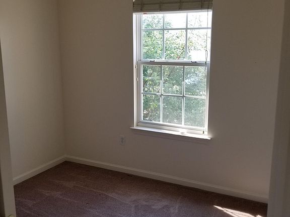 3rd image of 211 Cartledge Ln