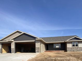 509 Grand Meadow Dr, Holmen, WI 54636