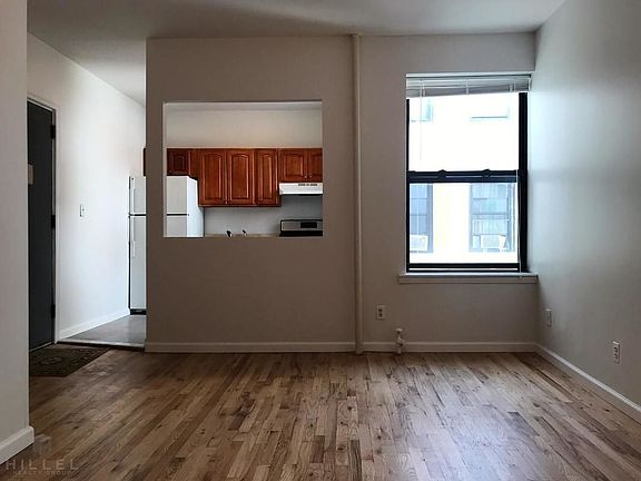 4th image of 21-81 38th St #3-32