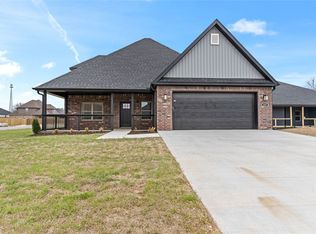 437 Ryder St, Gentry, AR 72734