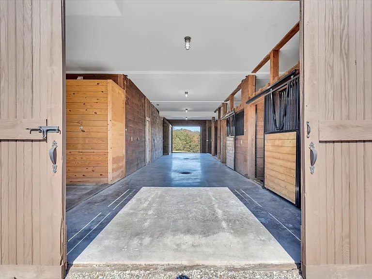 1180 Longfield Rd — Photo 102