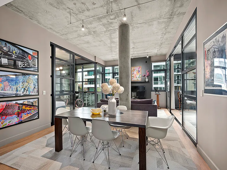 527 10th Ave #314 — Photo 4